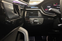 musta Audi A4 2020 kuva 15.