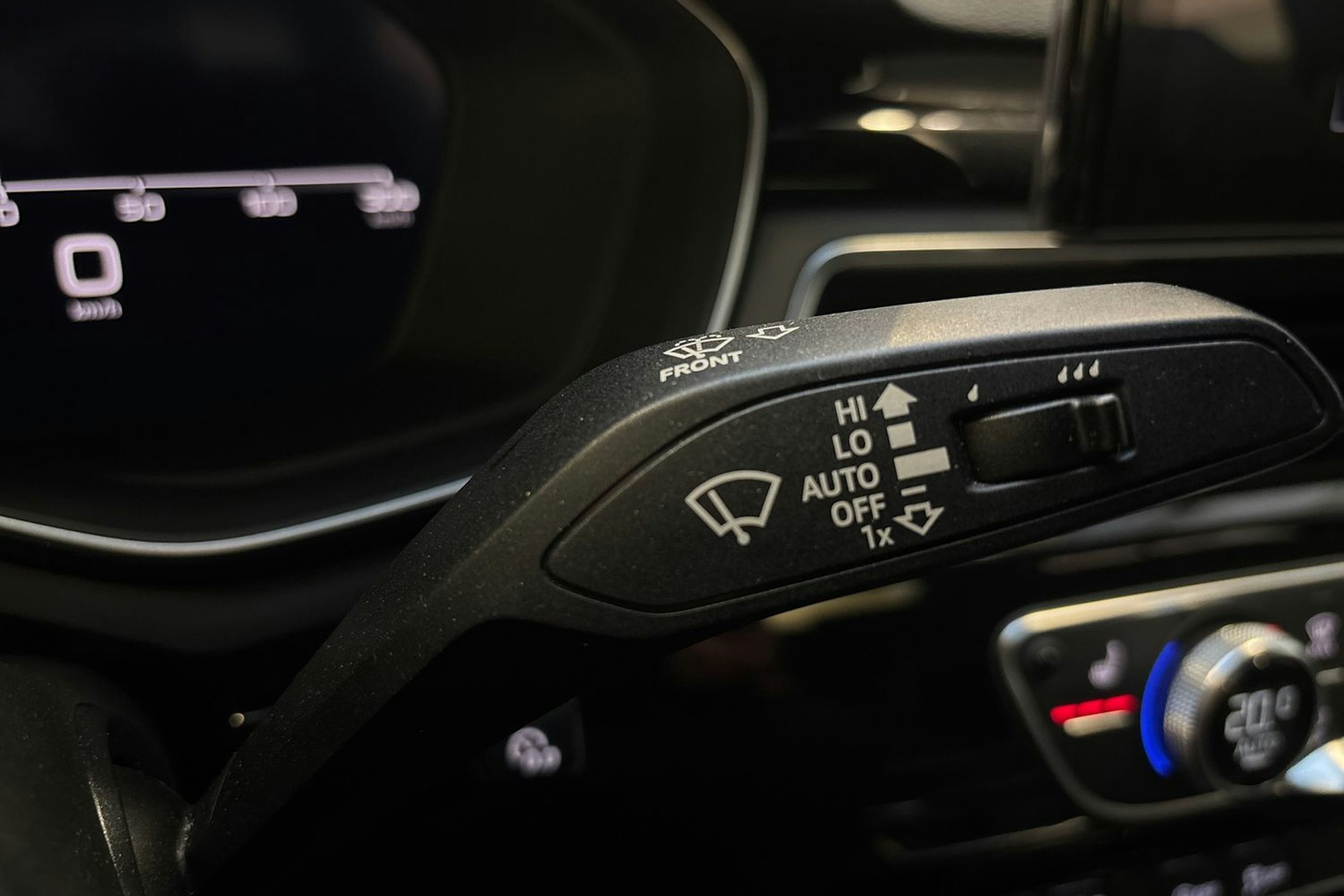 musta Audi A4 2020 kuva 16.