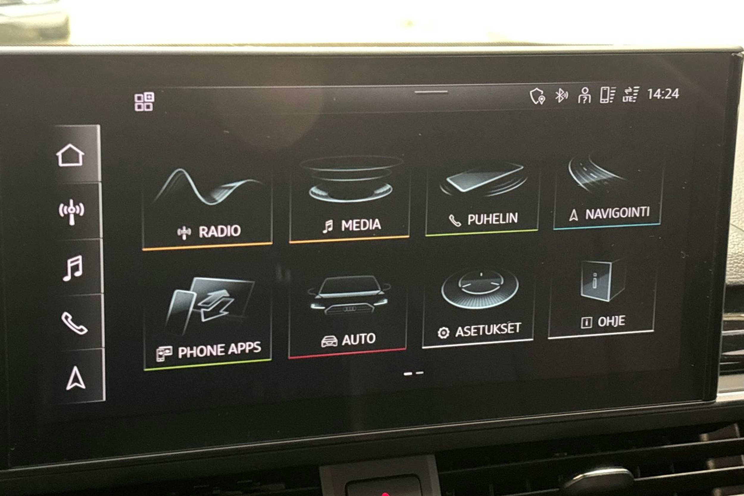 musta Audi A4 2020 kuva 20.