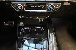 musta Audi A4 2020 kuva 21.