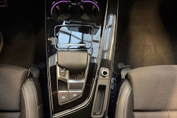 musta Audi A4 2020 kuva 22.