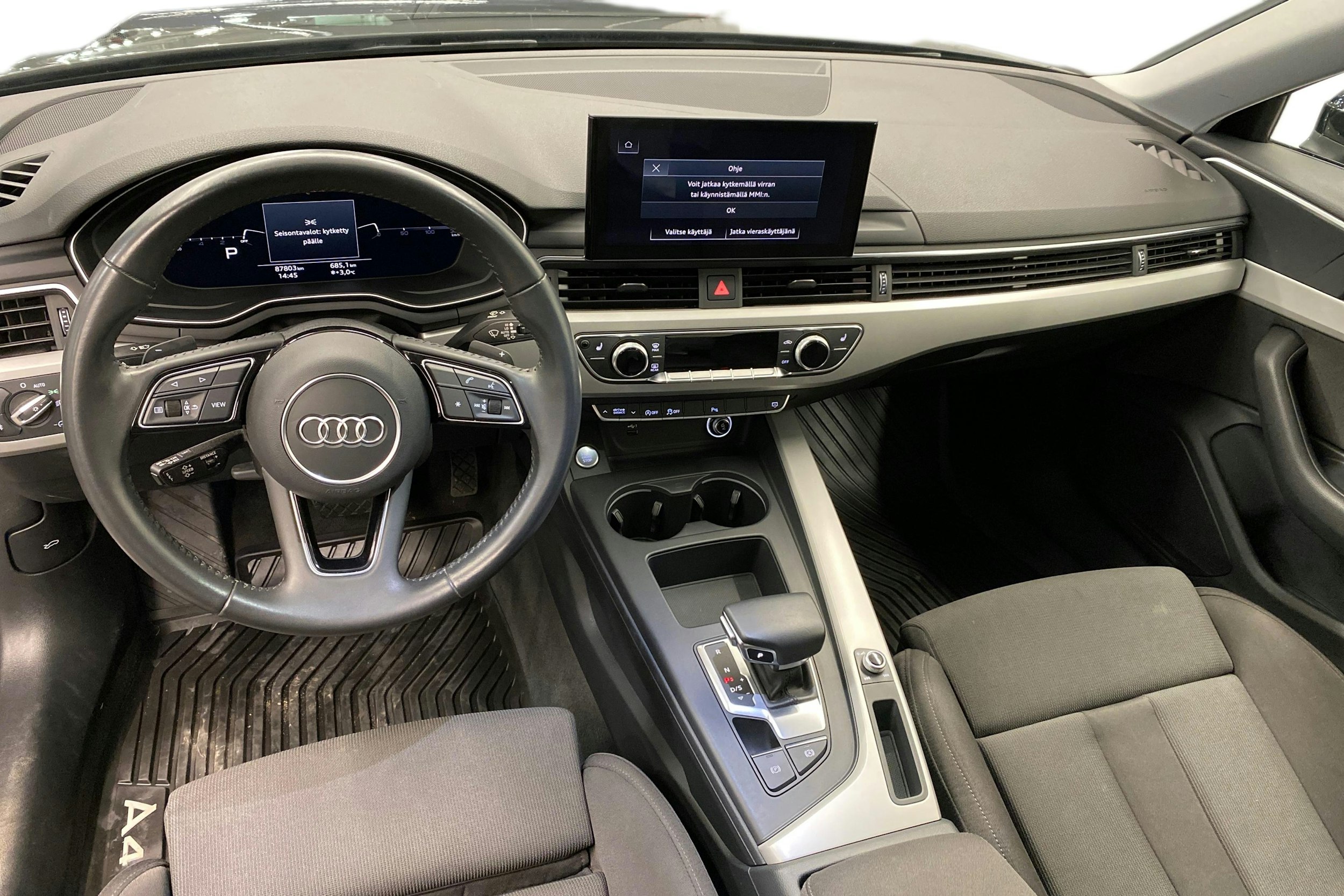 Musta Audi A4 2020 kuva 9.