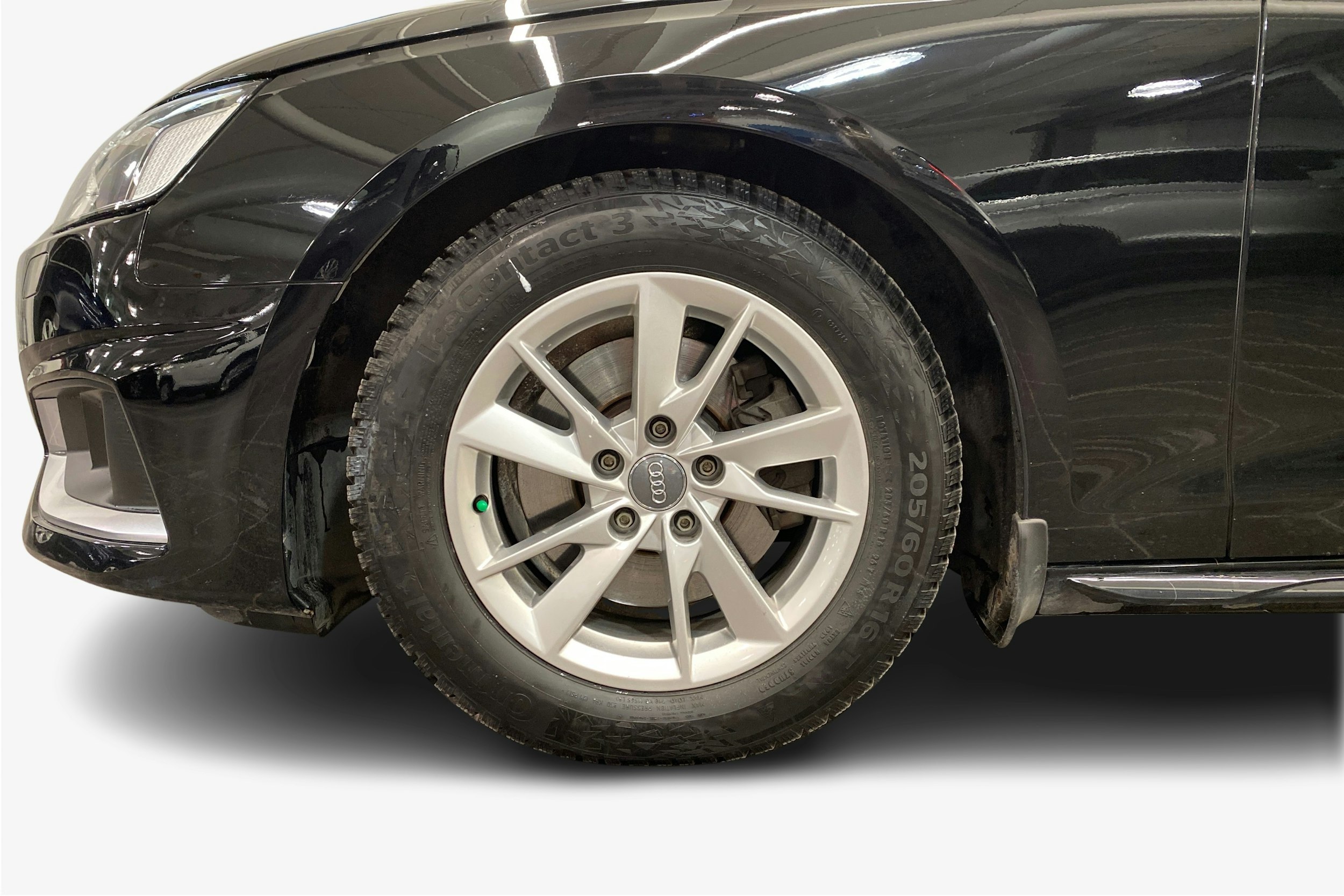 Musta Audi A4 2020 kuva 11.