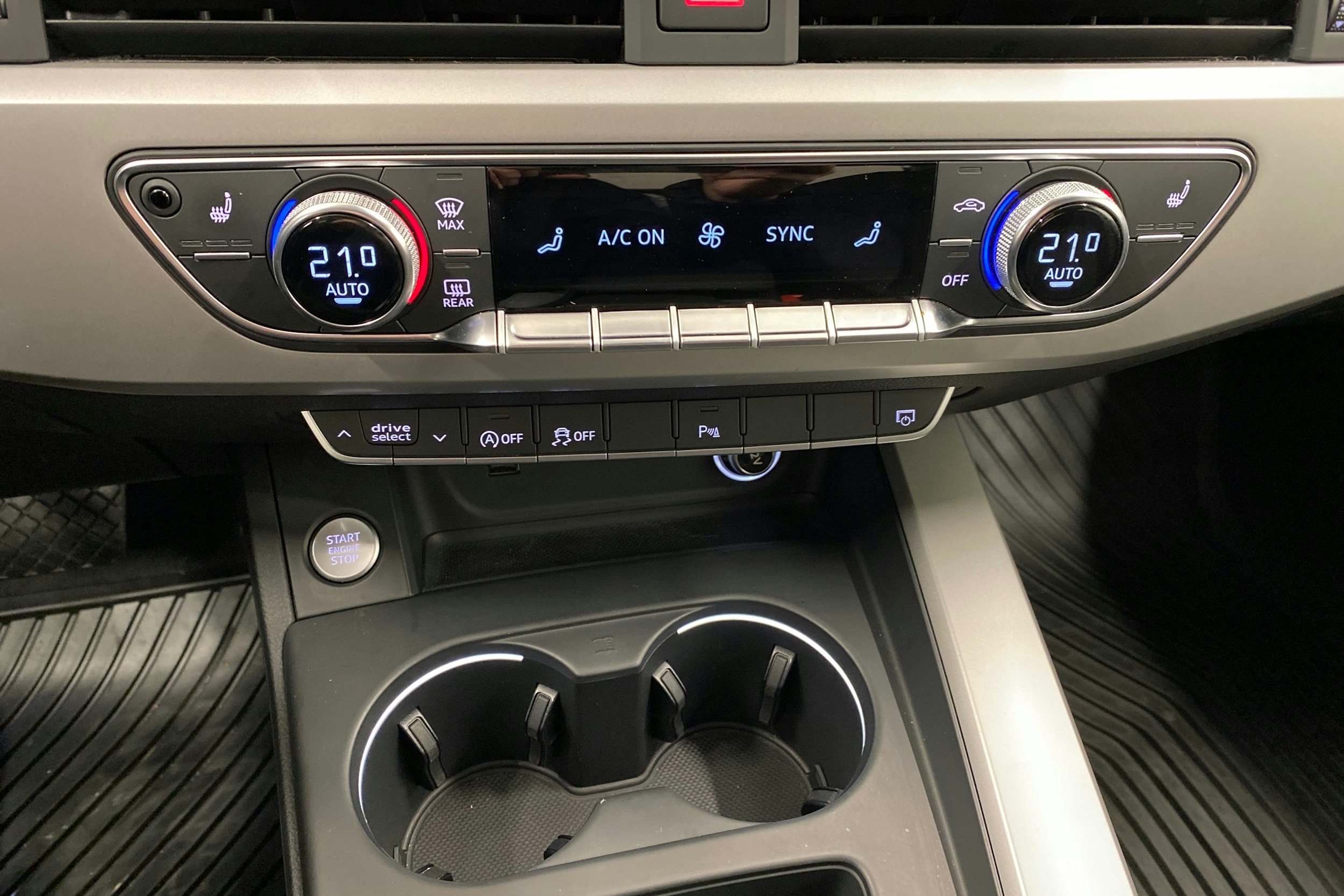 Musta Audi A4 2020 kuva 20.