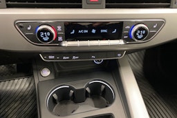 Musta Audi A4 2020 kuva 20.