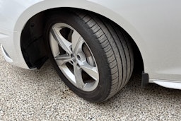 valkoinen Audi A4 2020 kuva 13.
