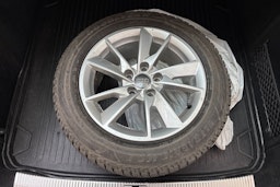 valkoinen Audi A4 2020 kuva 14.