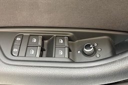 valkoinen Audi A4 2020 kuva 18.