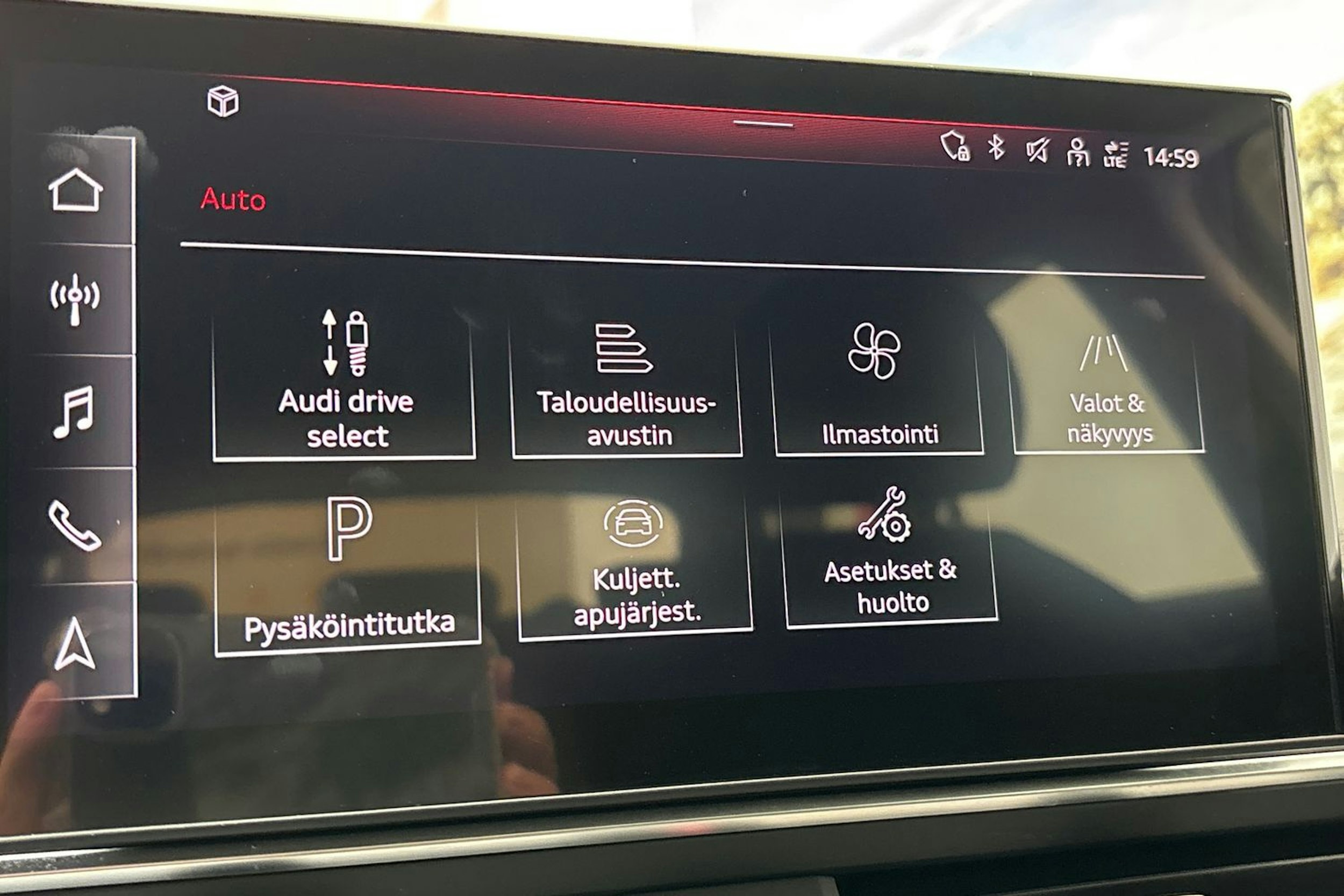 valkoinen Audi A4 2020 kuva 26.