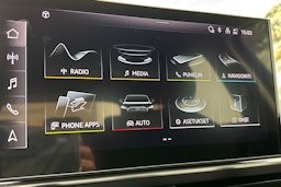 valkoinen Audi A4 2020 kuva 27.