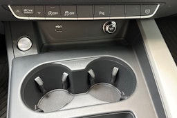 valkoinen Audi A4 2020 kuva 31.