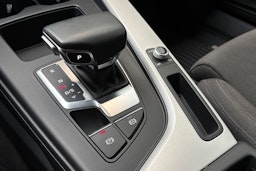 valkoinen Audi A4 2020 kuva 32.