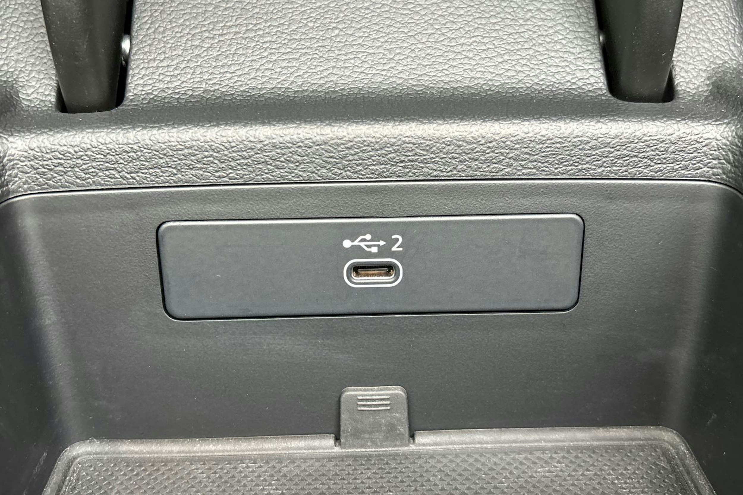 valkoinen Audi A4 2020 kuva 33.