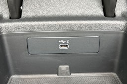 valkoinen Audi A4 2020 kuva 33.