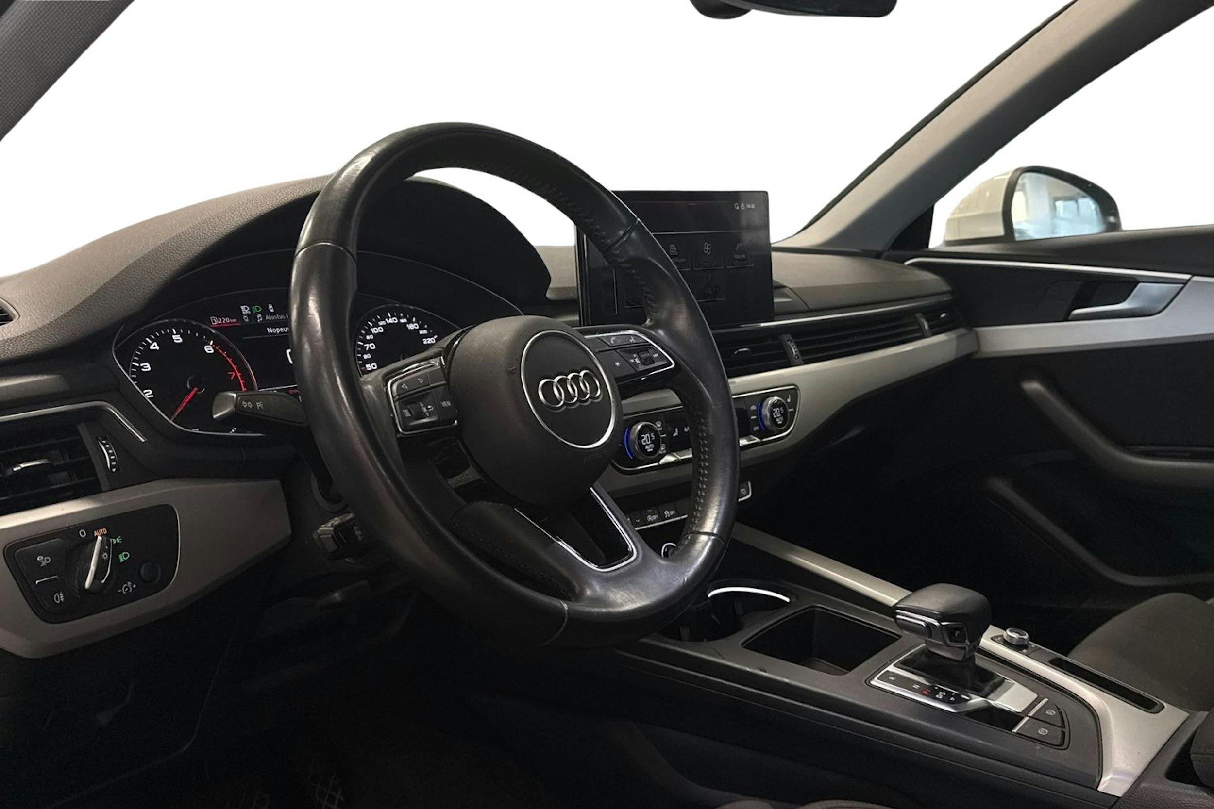 Valkoinen Audi A4 2020 kuva 3.