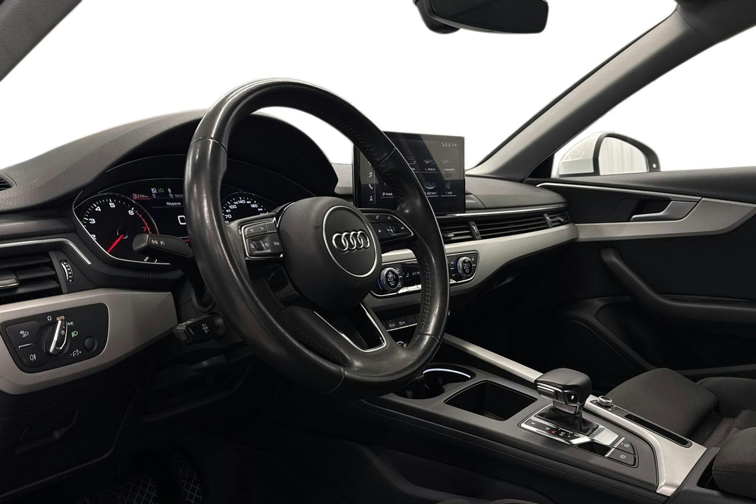 Valkoinen Audi A4 2020 kuva 7.