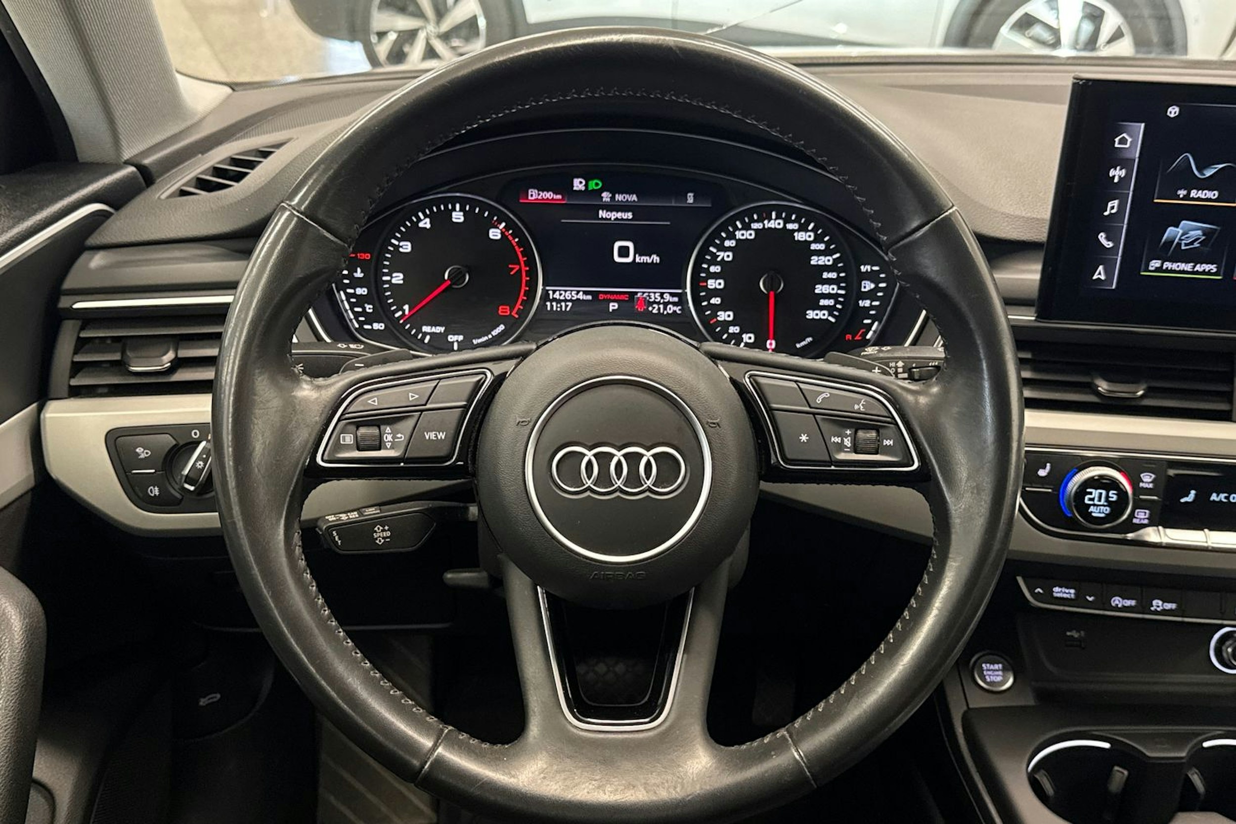 Valkoinen Audi A4 2020 kuva 14.