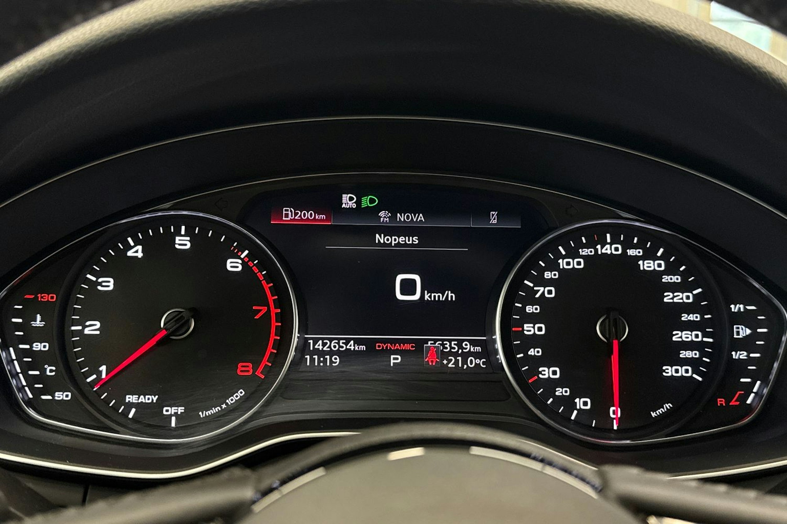 Valkoinen Audi A4 2020 kuva 17.