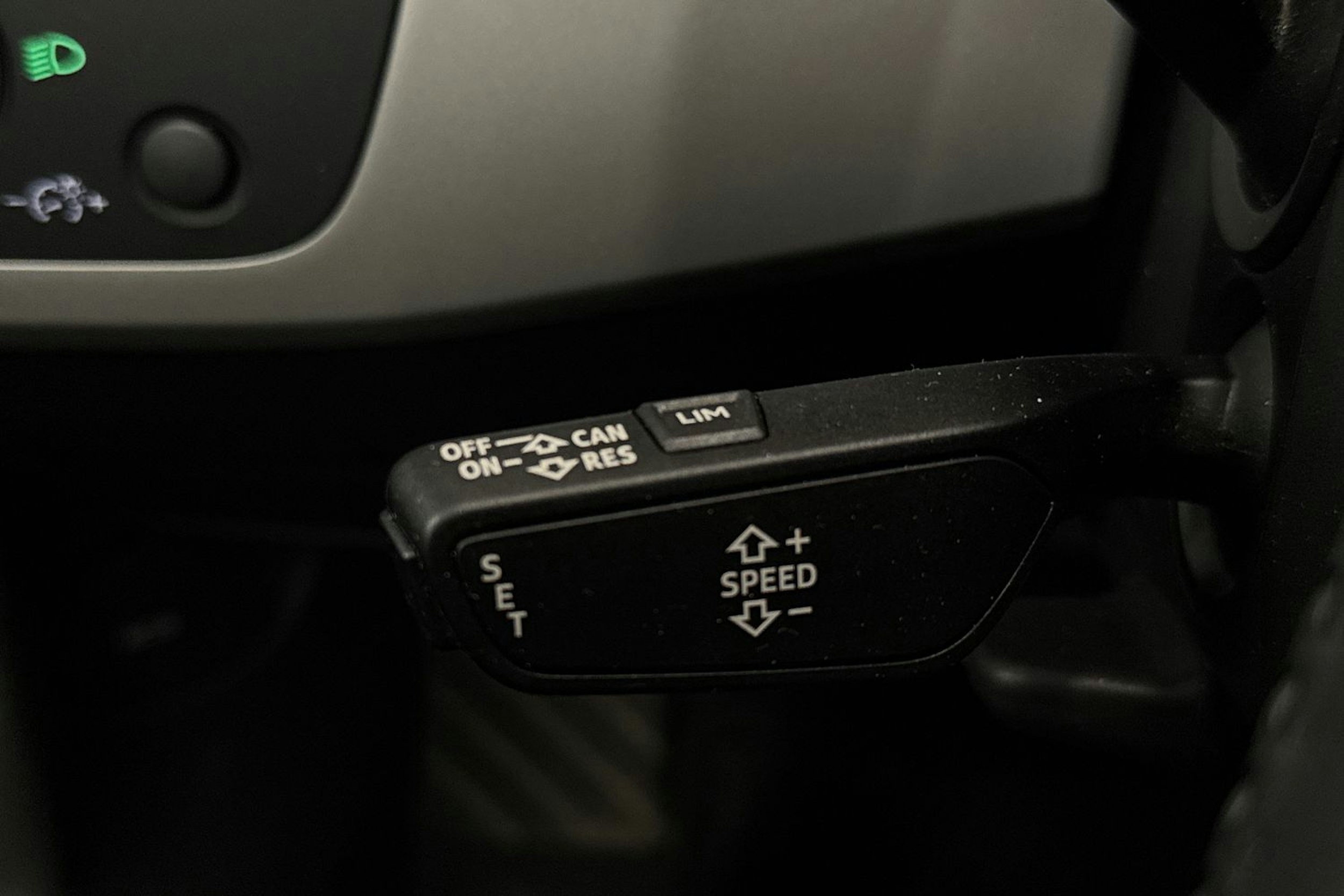 Valkoinen Audi A4 2020 kuva 18.