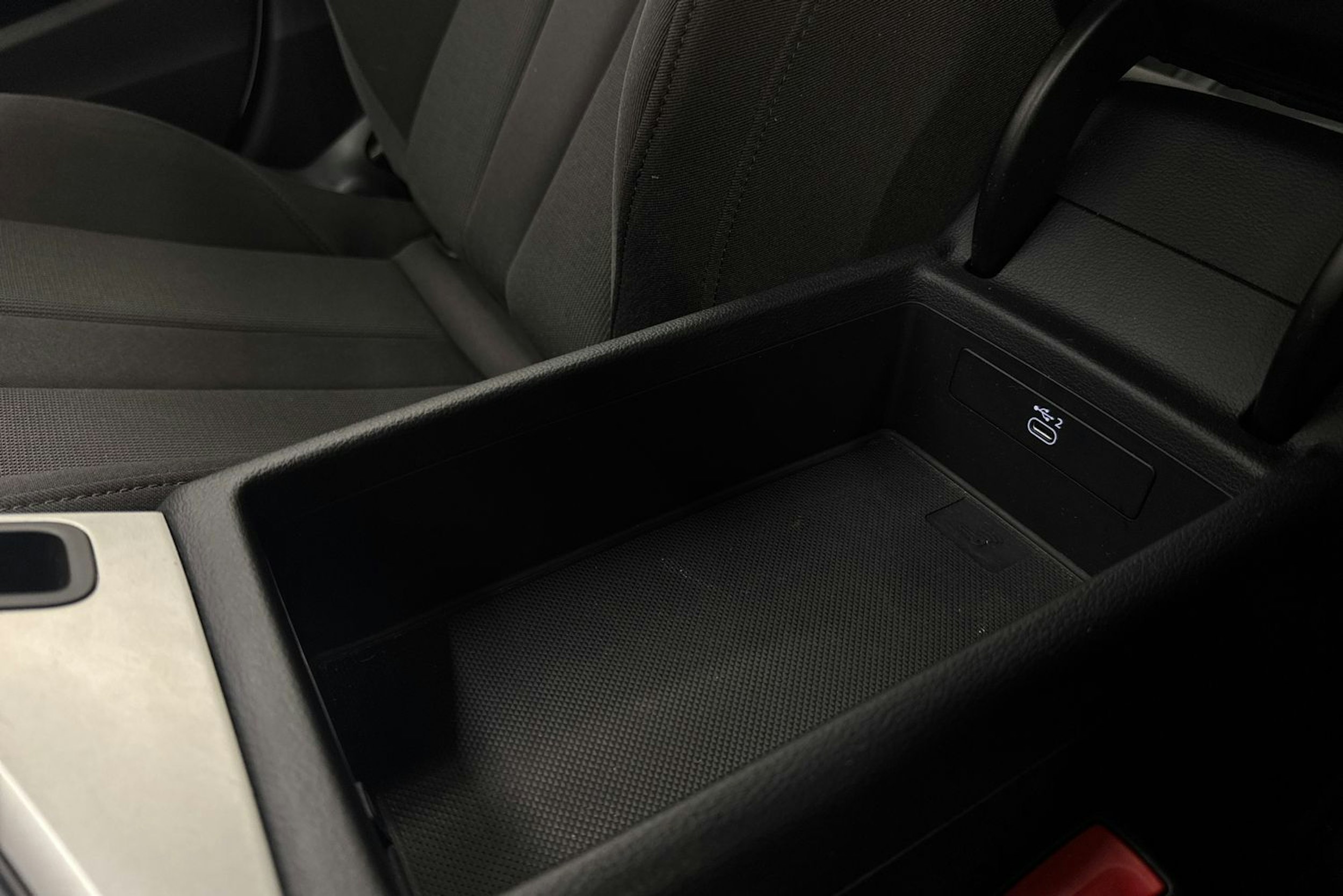 Valkoinen Audi A4 2020 kuva 21.