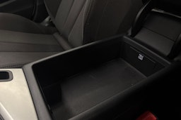 Valkoinen Audi A4 2020 kuva 21.