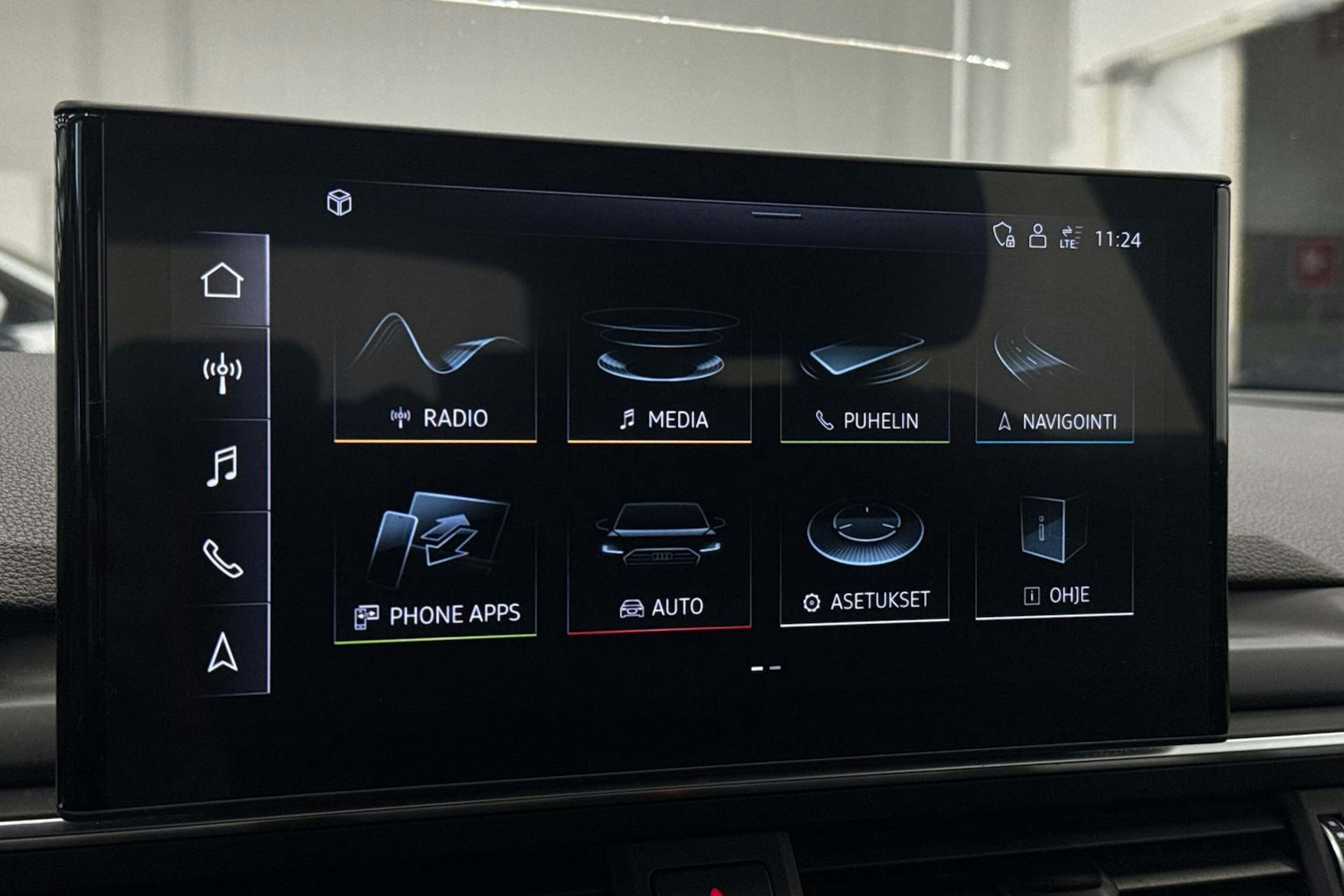 Valkoinen Audi A4 2020 kuva 25.