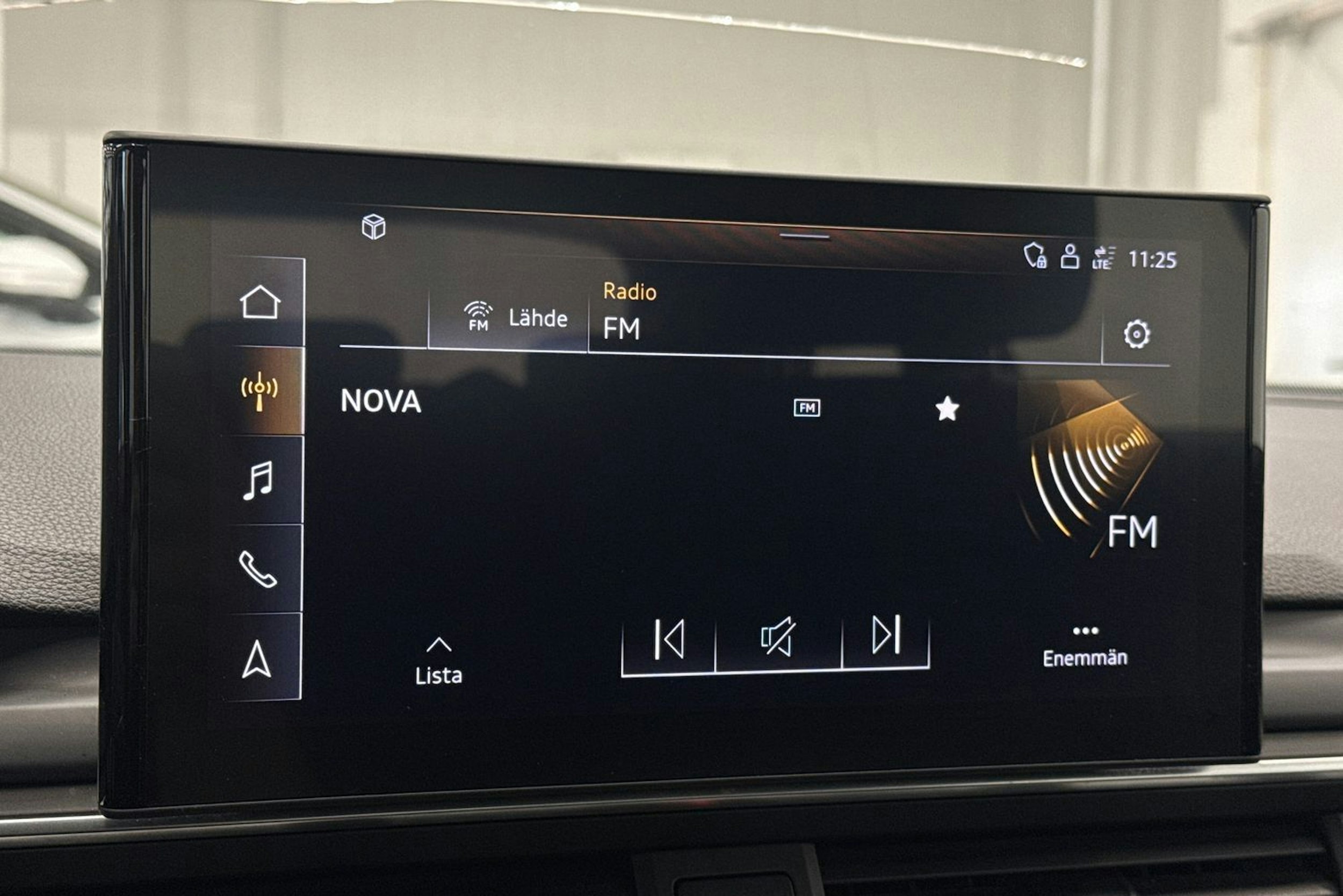 Valkoinen Audi A4 2020 kuva 26.