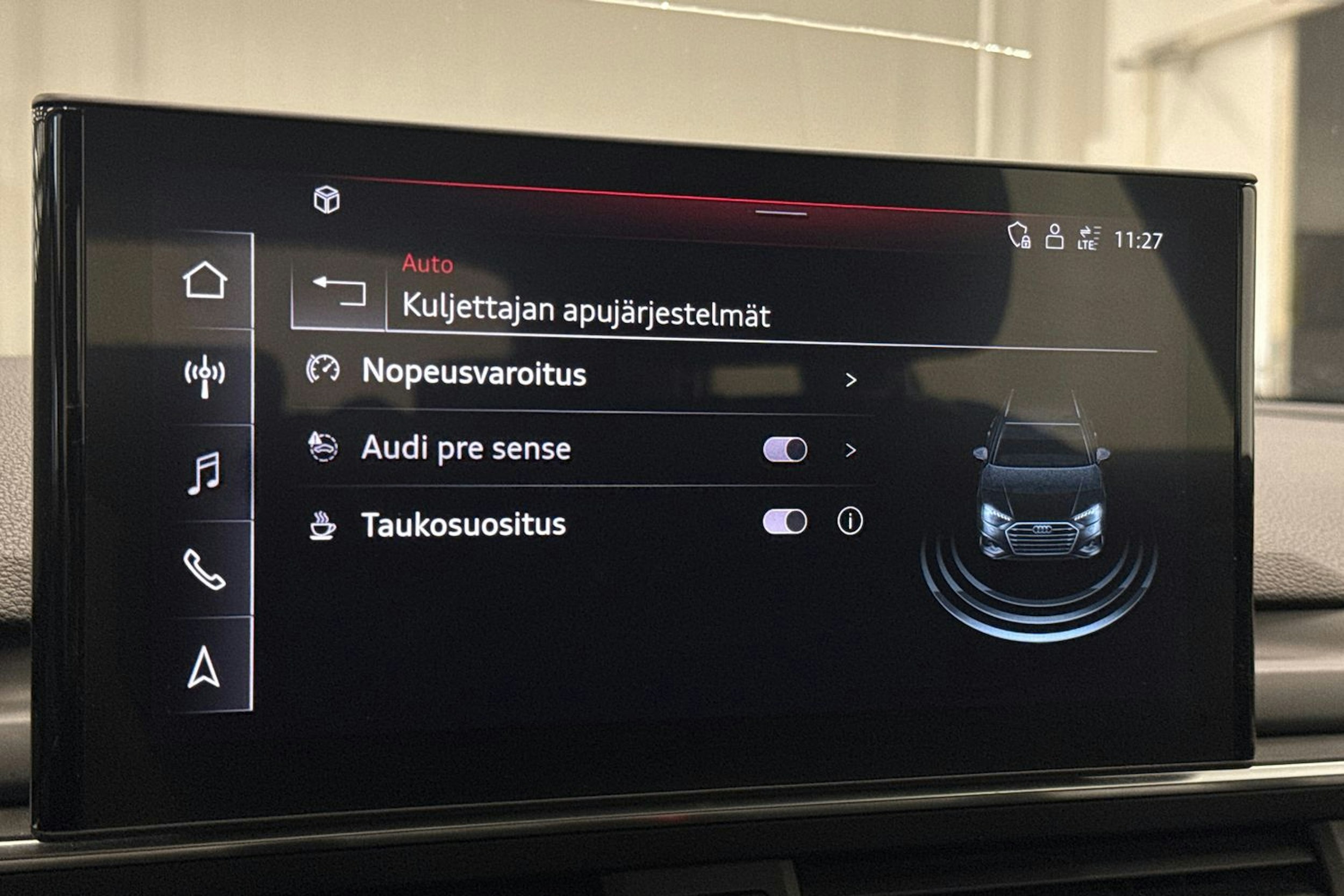 Valkoinen Audi A4 2020 kuva 33.