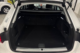 Valkoinen Audi A4 2020 kuva 37.