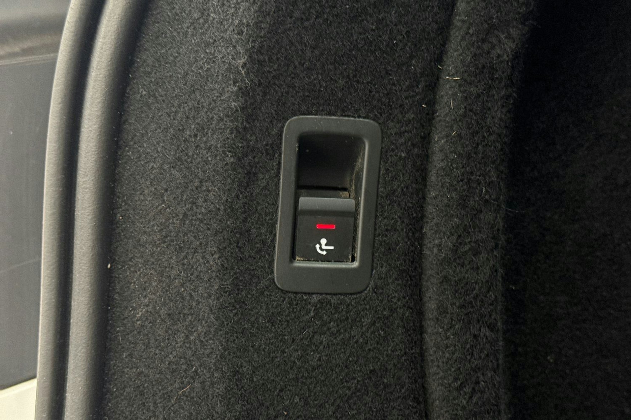 Valkoinen Audi A4 2020 kuva 39.