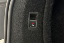 Valkoinen Audi A4 2020 kuva 39.