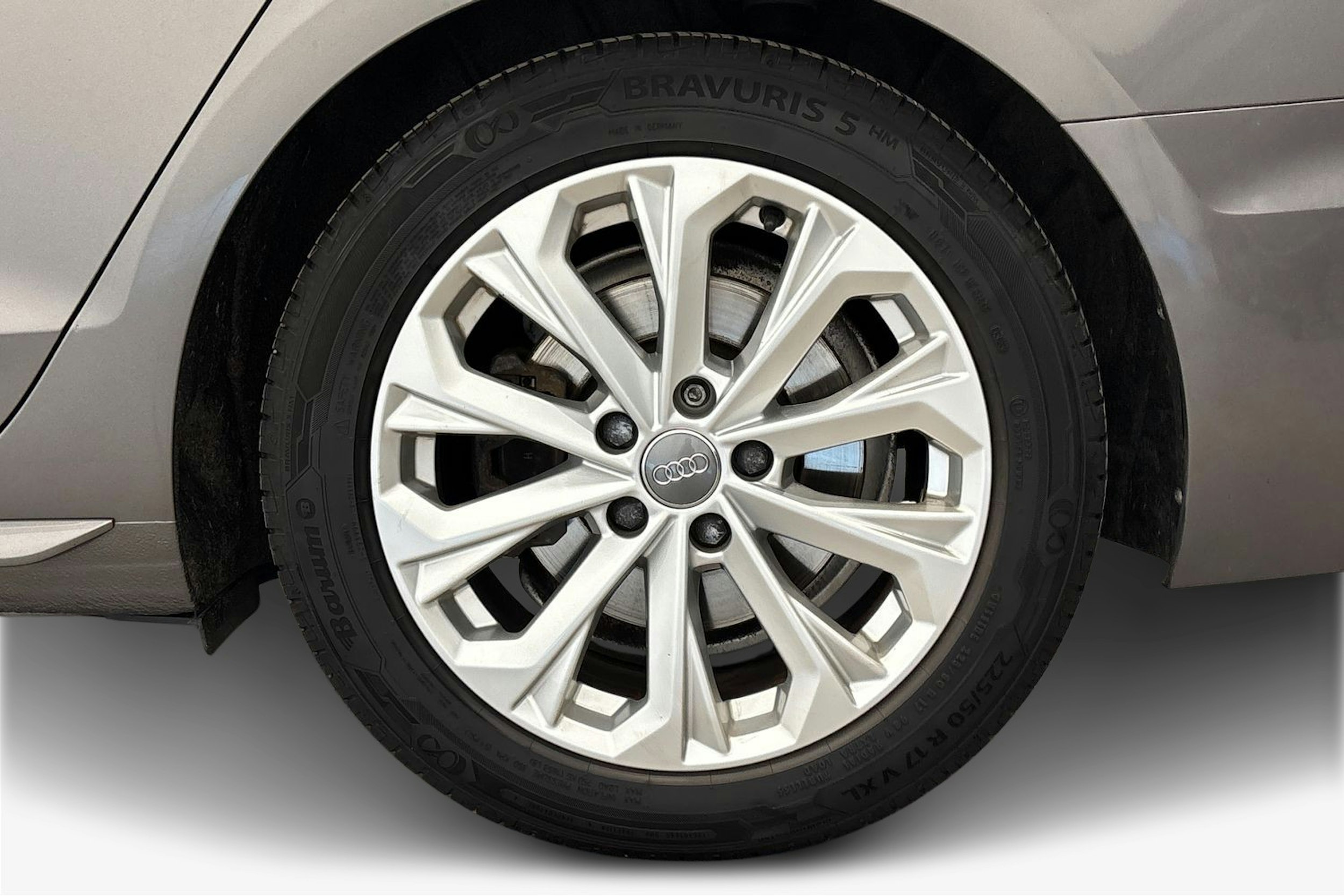 vihreä Audi A4 2020 kuva 11.