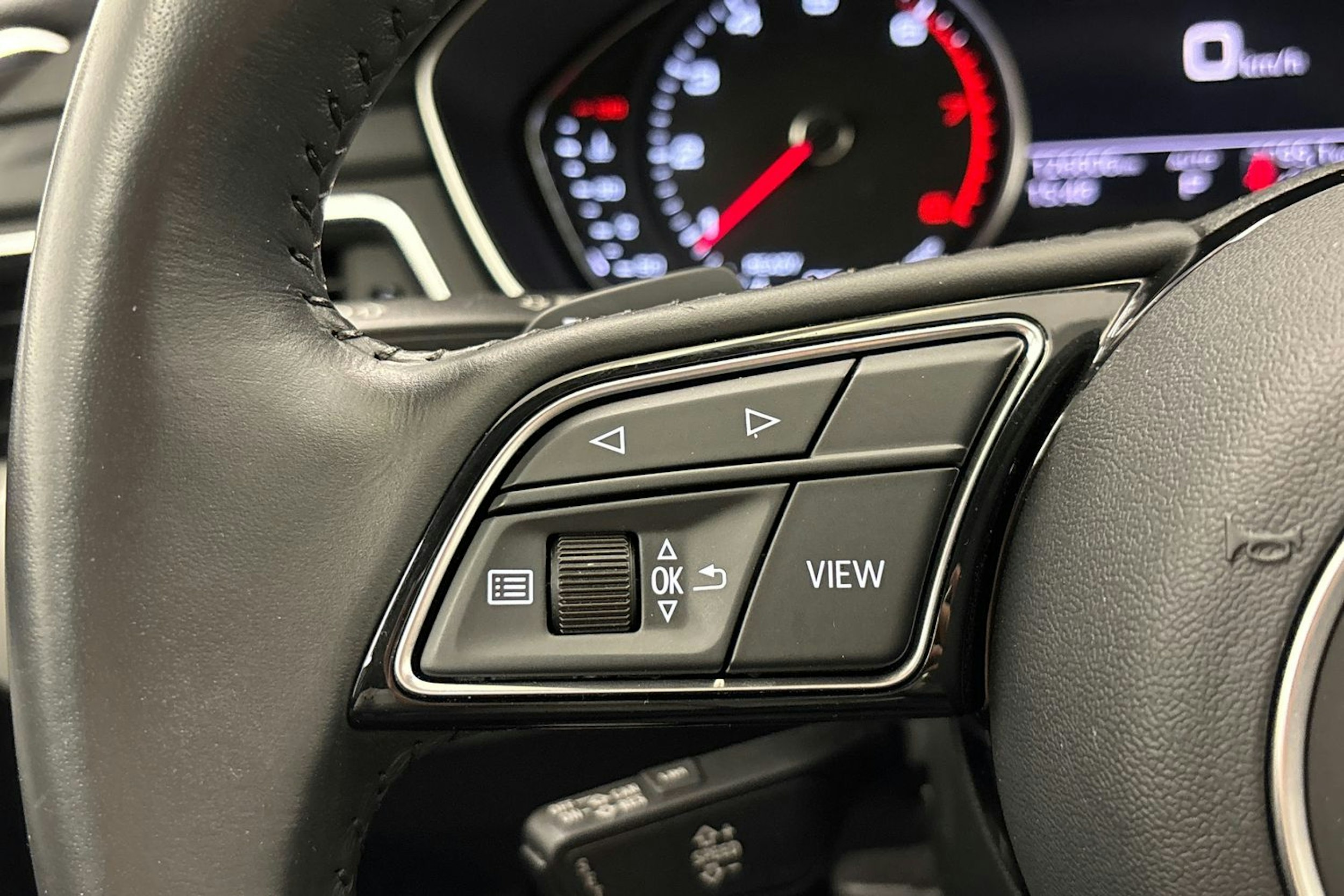 vihreä Audi A4 2020 kuva 16.