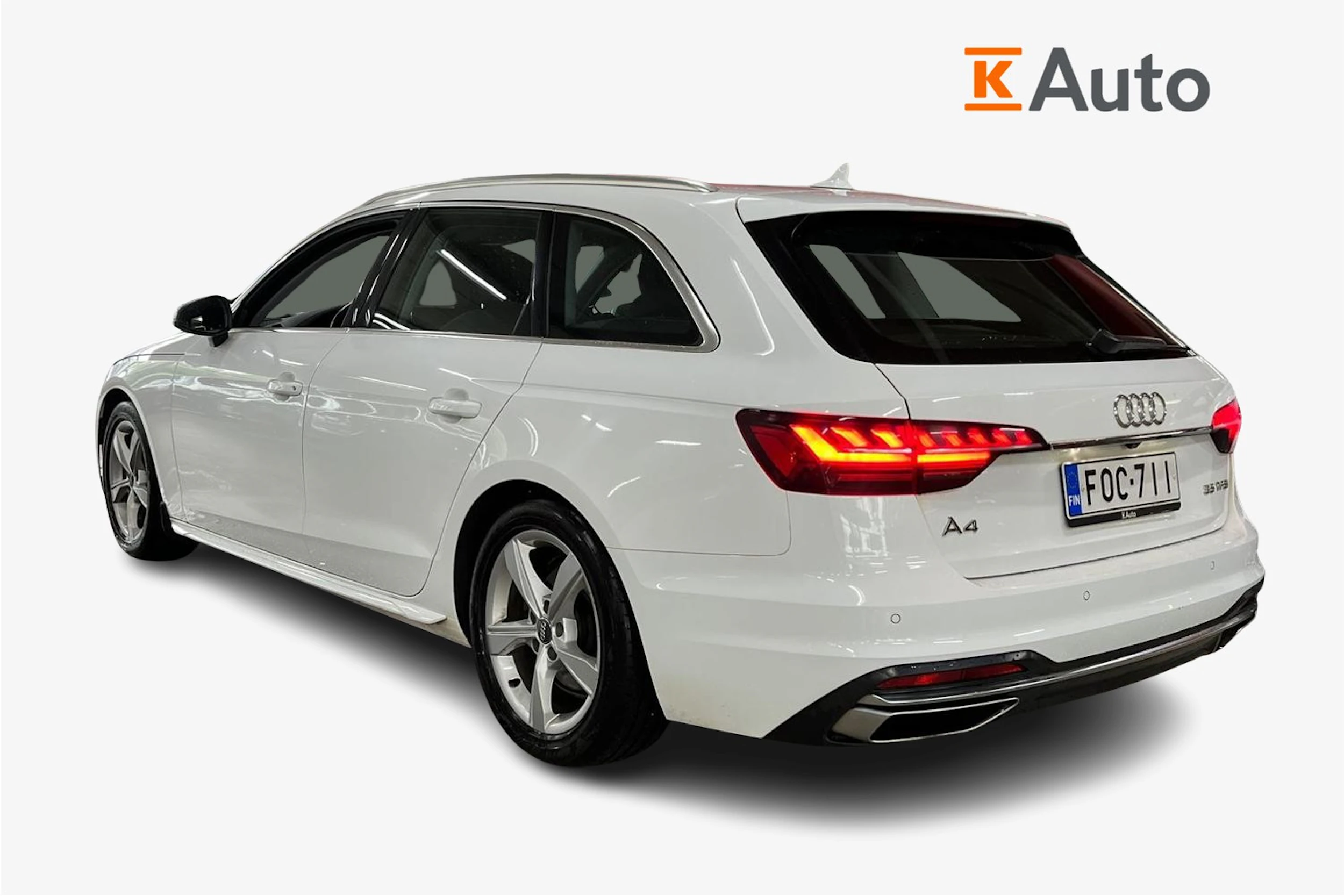 Valkoinen Audi A4 2020 kuva 2.