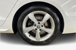 Valkoinen Audi A4 2020 kuva 9.