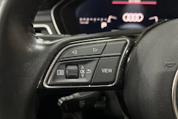 Valkoinen Audi A4 2020 kuva 14.