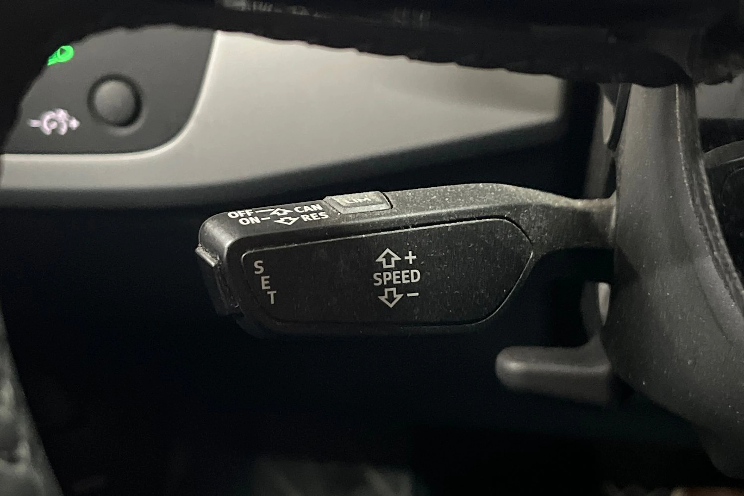 Valkoinen Audi A4 2020 kuva 19.