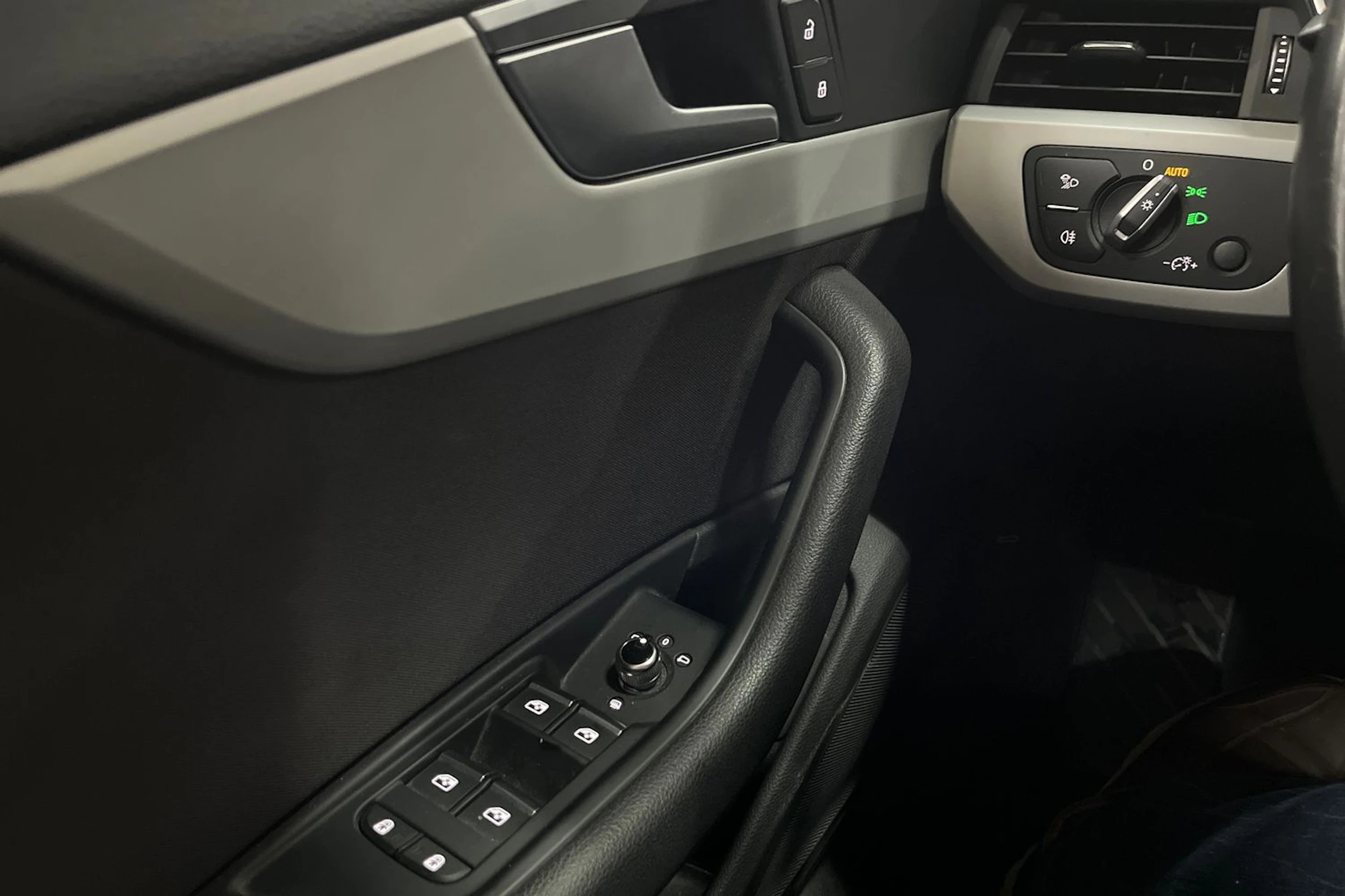 Valkoinen Audi A4 2020 kuva 20.