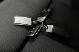 Valkoinen Audi A4 2020 kuva 21.