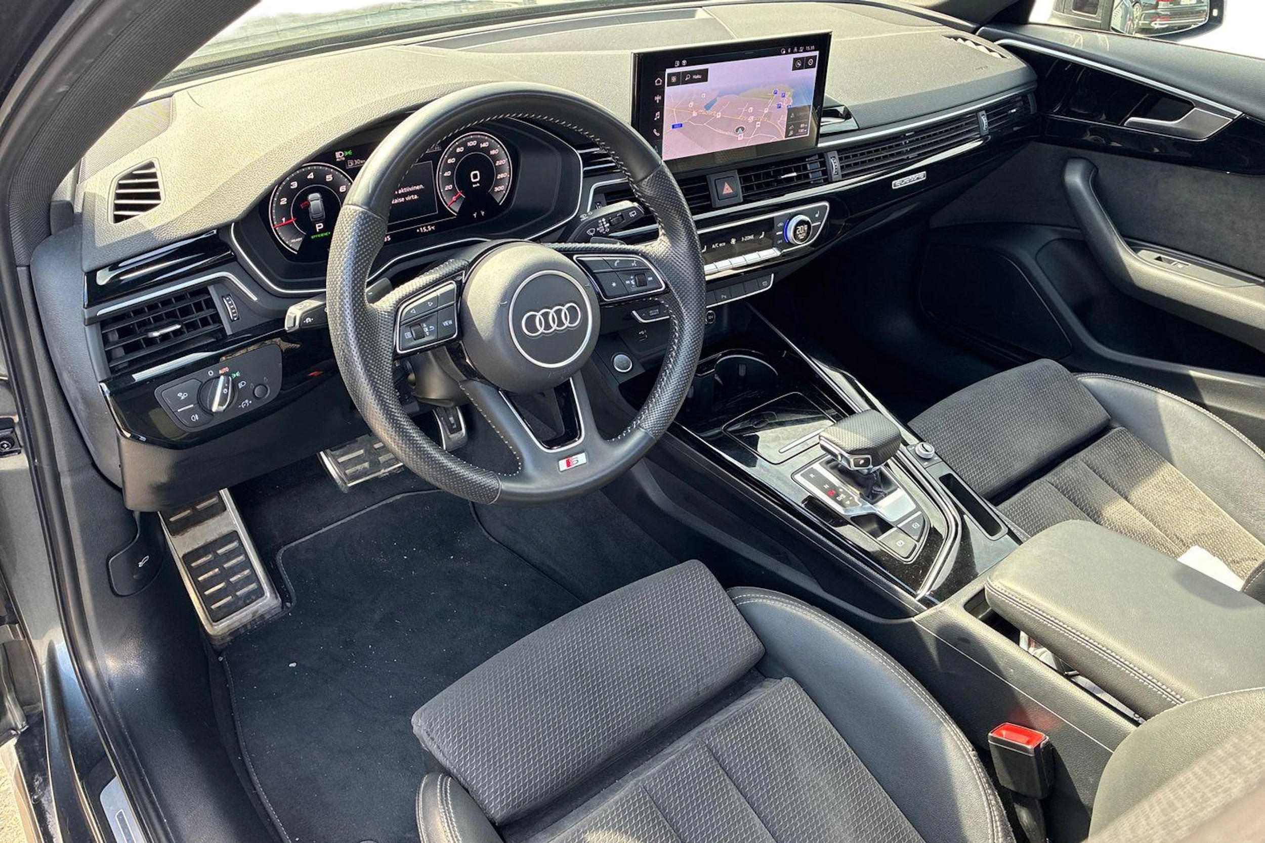 harmaa Audi A4 2020 kuva 3.