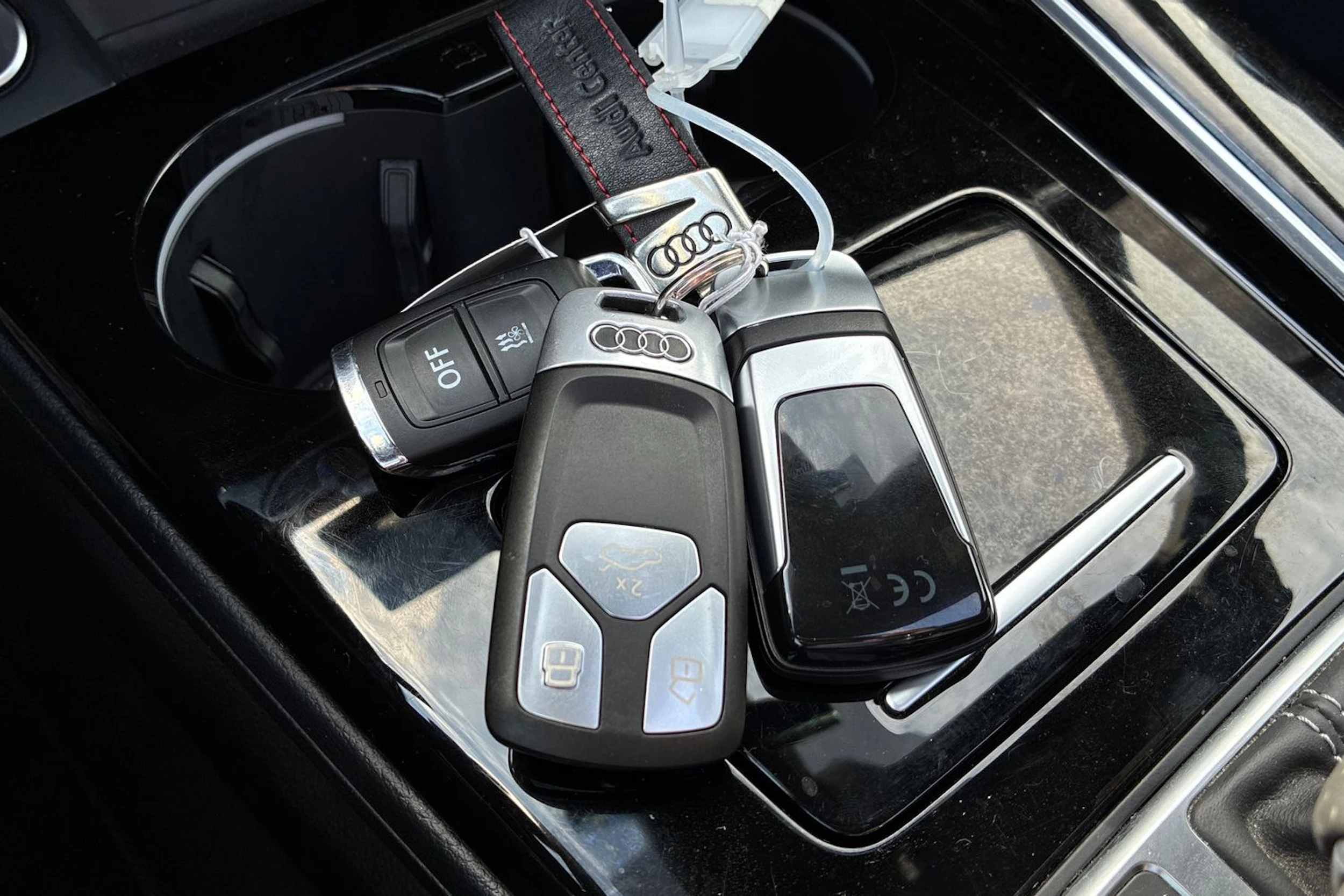 harmaa Audi A4 2020 kuva 7.