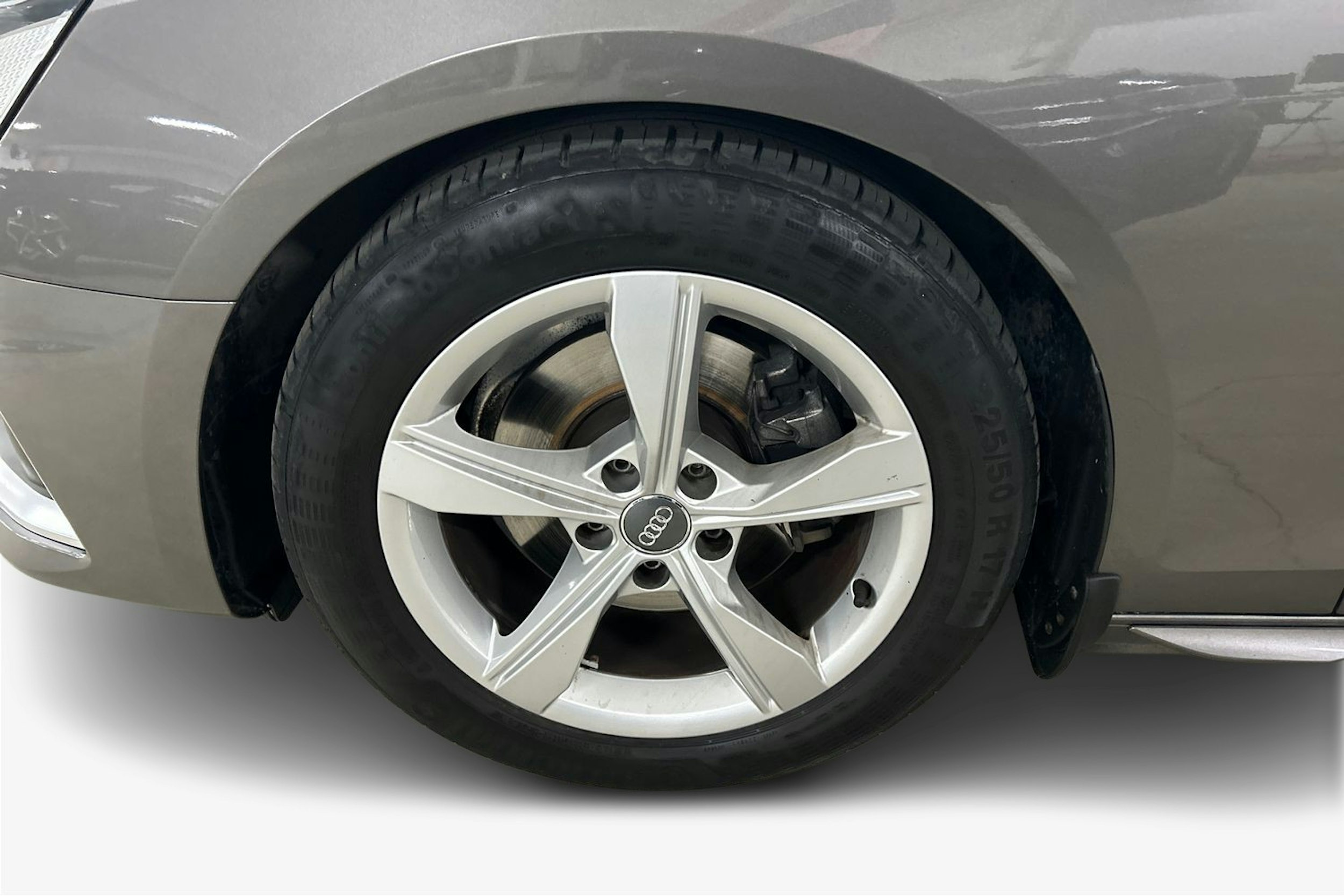 harmaa Audi A4 2020 kuva 11.