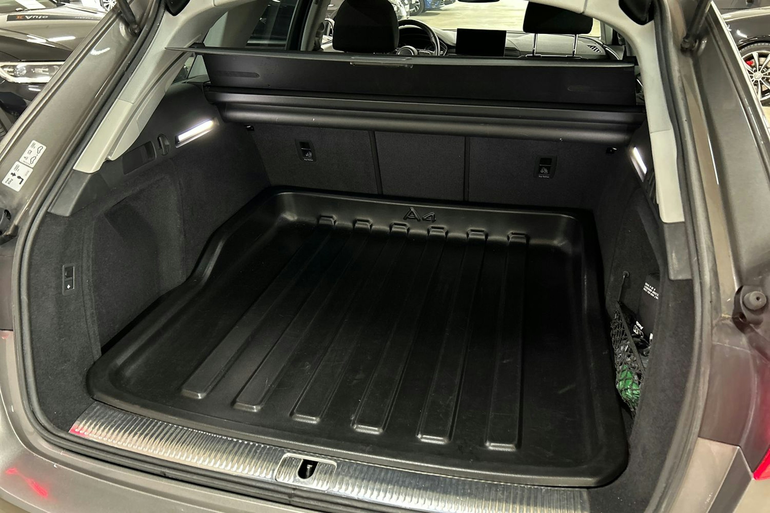 harmaa Audi A4 2020 kuva 14.