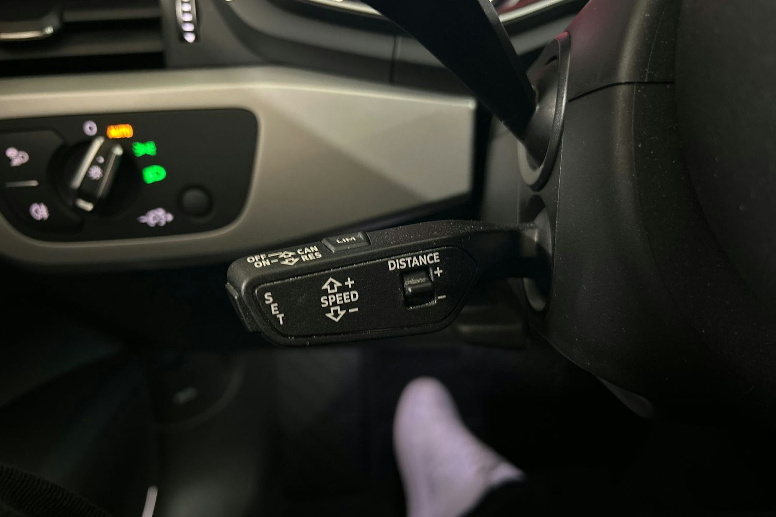 harmaa Audi A4 2020 kuva 22.