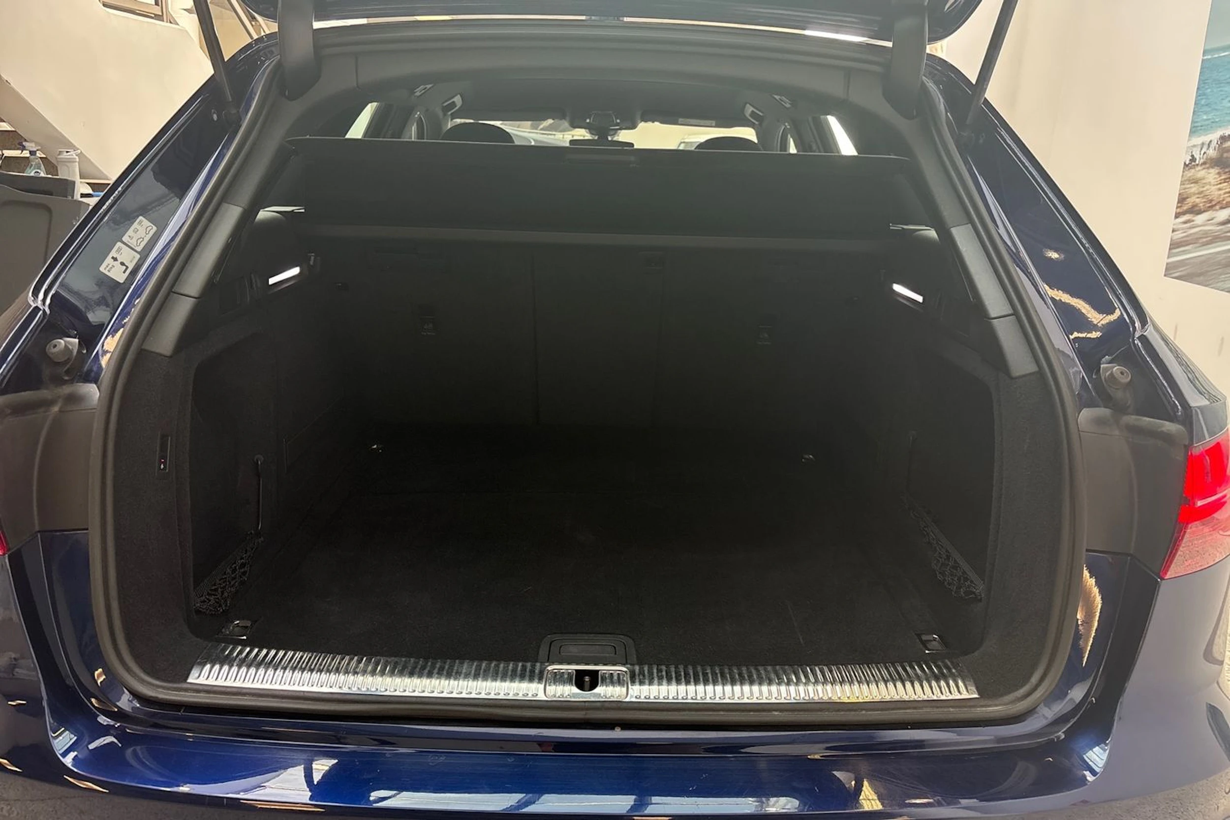 sininen Audi A4 2021 kuva 12.