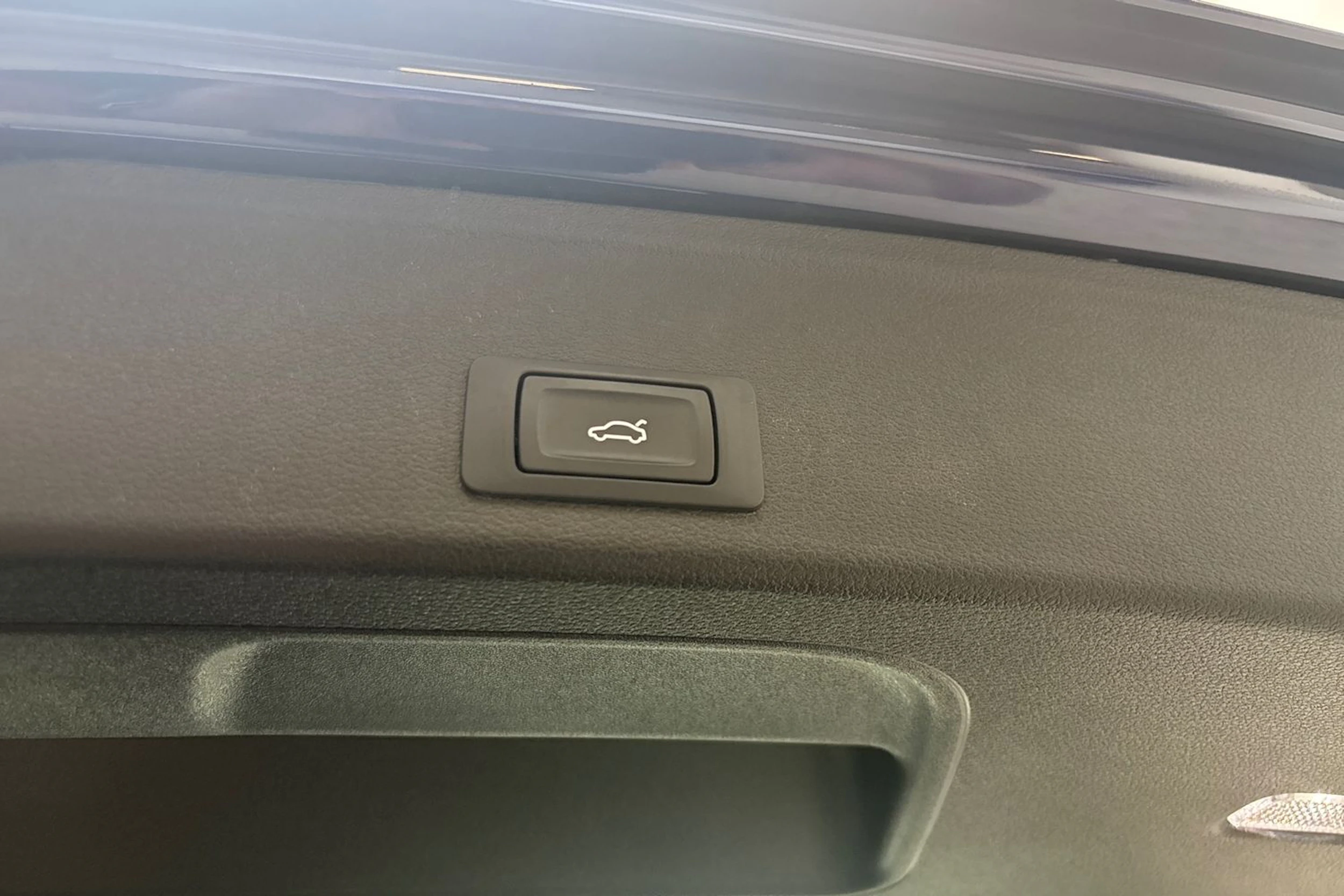 sininen Audi A4 2021 kuva 13.