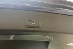 sininen Audi A4 2021 kuva 13.
