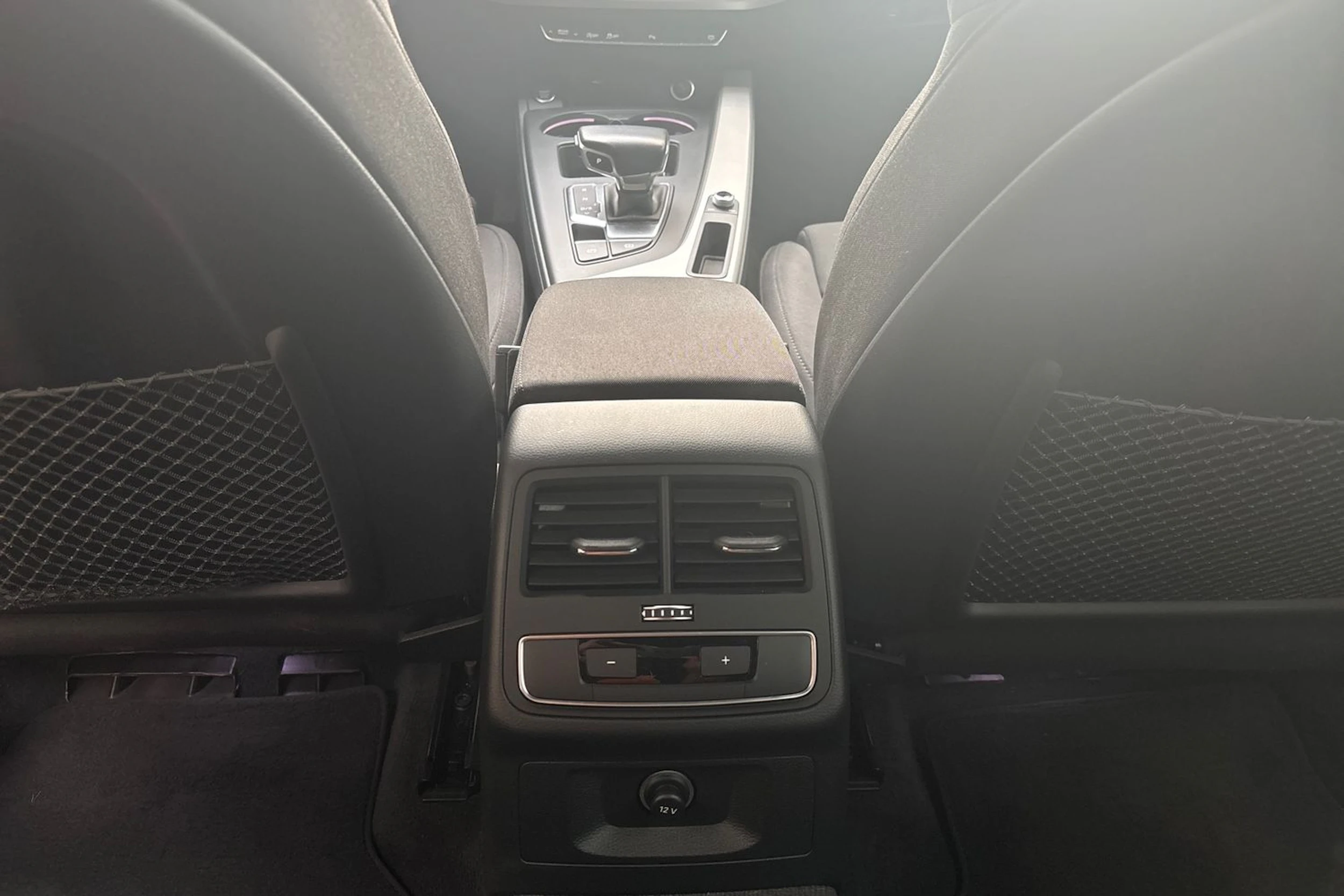 sininen Audi A4 2021 kuva 14.