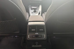 sininen Audi A4 2021 kuva 14.