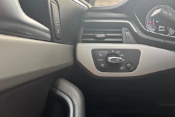 sininen Audi A4 2021 kuva 17.